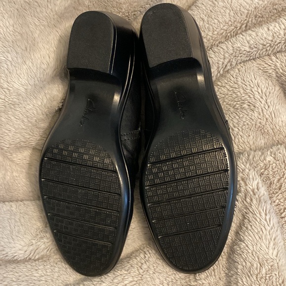 Emily Cove Slip-On Black Size 8M
Current price: $89.9 - Picture 4 of 9